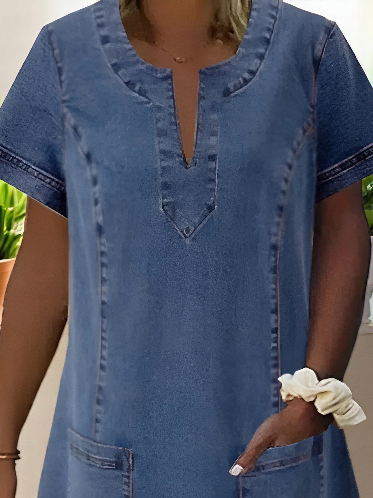 Daisy - V-Neck Viscose Dress